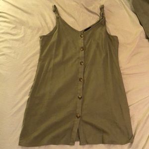 Cute button up dress 🌿